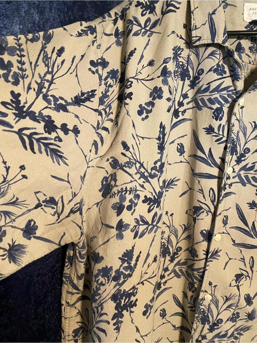 American Eagle Outfitters Beige Button-Down Shirt with Navy Floral Print Size L - Picture 4 of 6